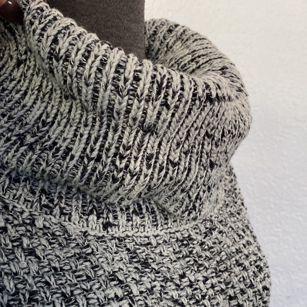 Bebe Sleeveless Sweater - Picture 3 of 7